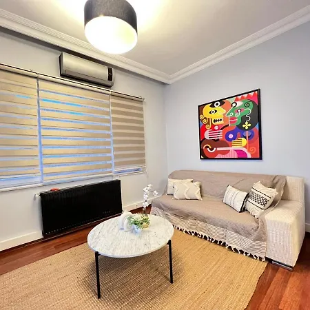 Wonder Homes - Spacious Flat W/ 4 Bedroom ! 4 Mins To Taksim Square Apartment